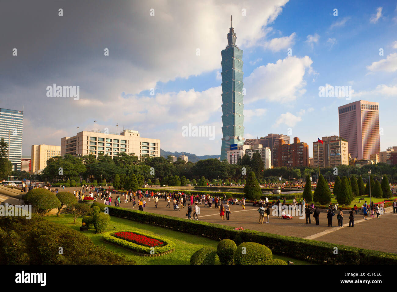 Taiwan, Taipei, Gardens of Sun YatSen Memorial Hall and Taipei 101 Stock Photo Alamy Taiwan, Taipei, Gardens of Sun YatSen Memorial Hall and Taipei 101 Stock Photo Alamy