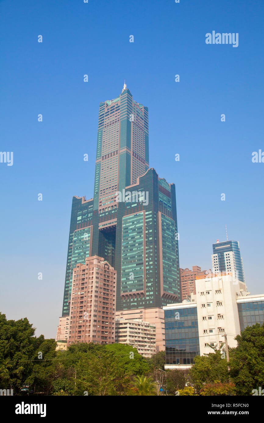 Taiwan, Kaohsiung, Singuang Ferry Whar, View of Kaoshiung 85 Sky Tower - Tunex Sky Tower Stock Photo