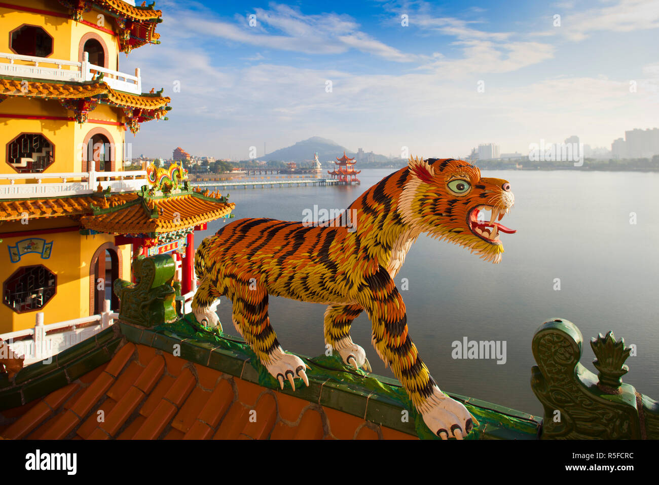 Taiwan, Kaohsiung, Lotus pond, Dragon and Tiger Tower Temple Stock Photo