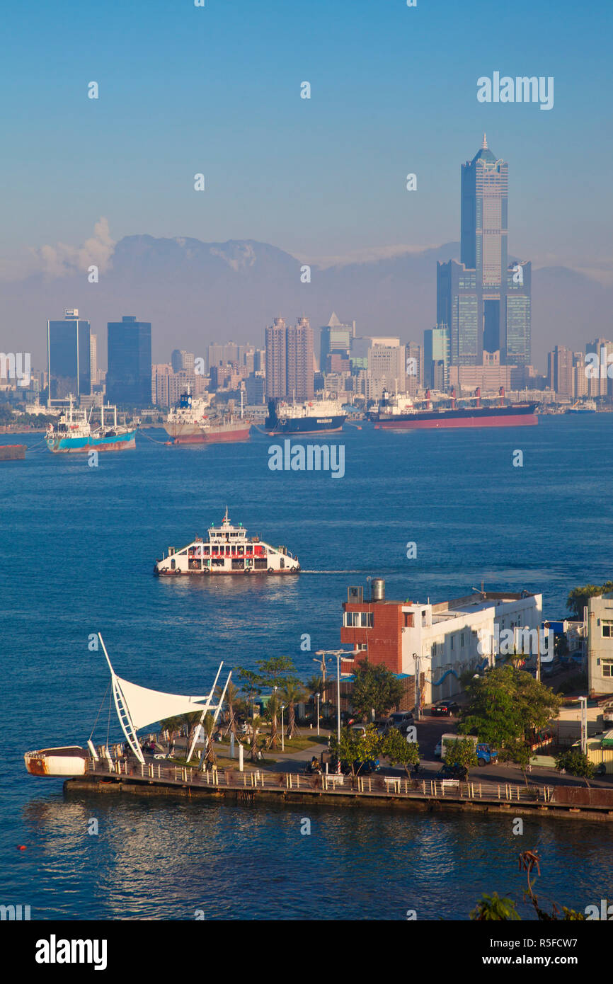 Taiwan, Kaohsiung, View of harbour looking towards the city and  Kaoshiung 85 Sky Tower - Tunex Sky Tower Stock Photo