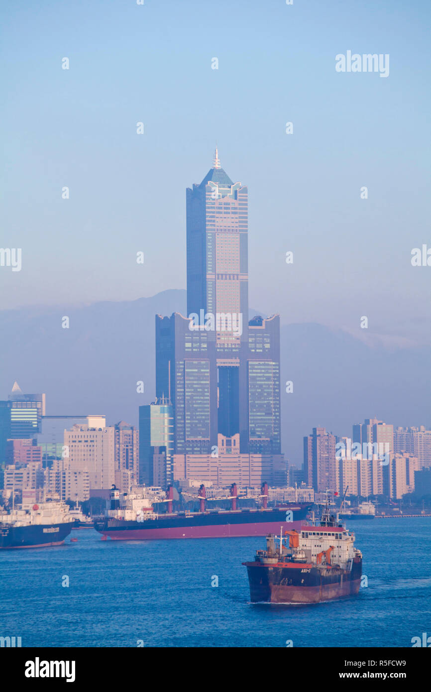 Taiwan, Kaohsiung, View of harbour looking towards the city and  Kaoshiung 85 Sky Tower - Tunex Sky Tower Stock Photo