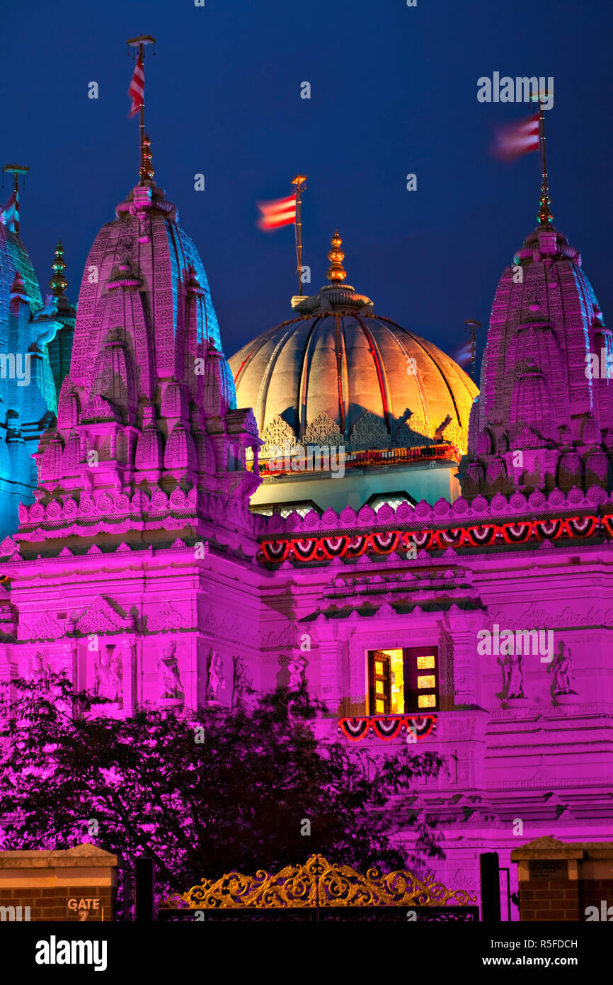 england-london-neasden-shri-swaminarayan-mandir-temple-illuminated