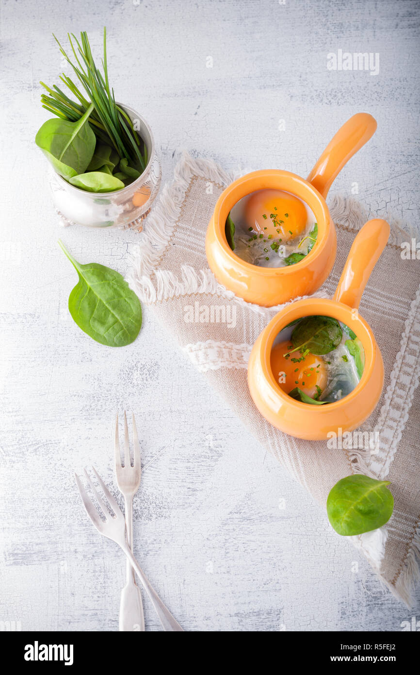 Baked eggs with spinach Stock Photo - Alamy