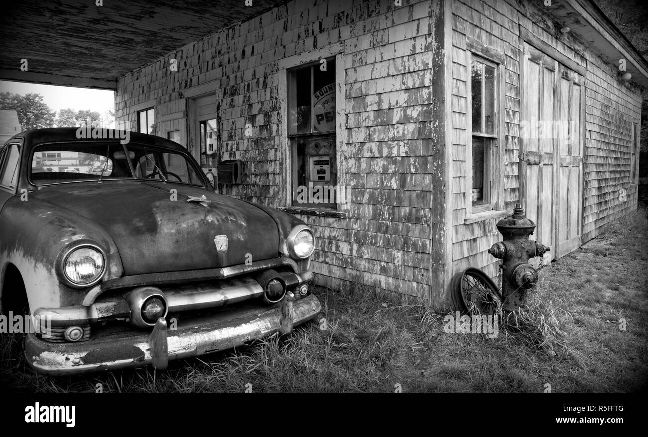USA, Maine, Potter, Old Gas Station Stock Photo Alamy