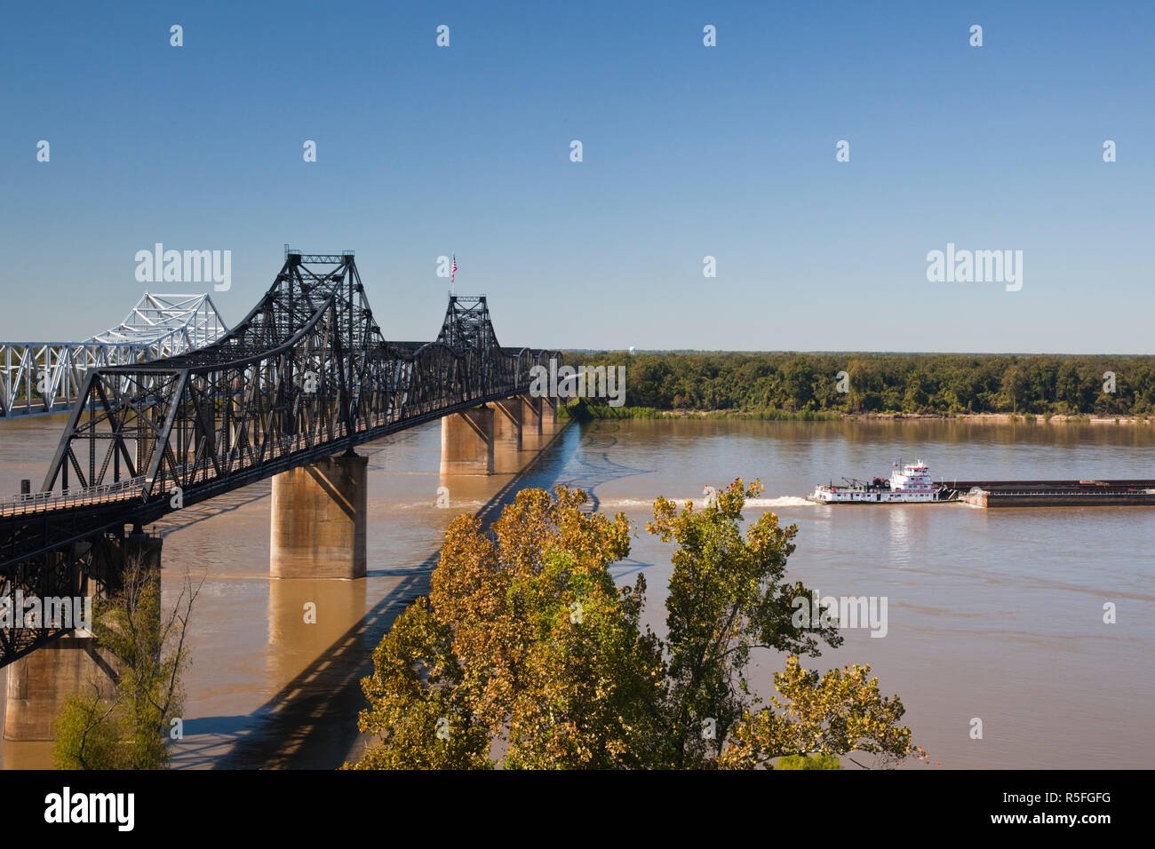 USA, Mississippi, Vicksburg, I-20 Highway and US-80 bridges across the Mississippi River with river barge traffic Stock Photo