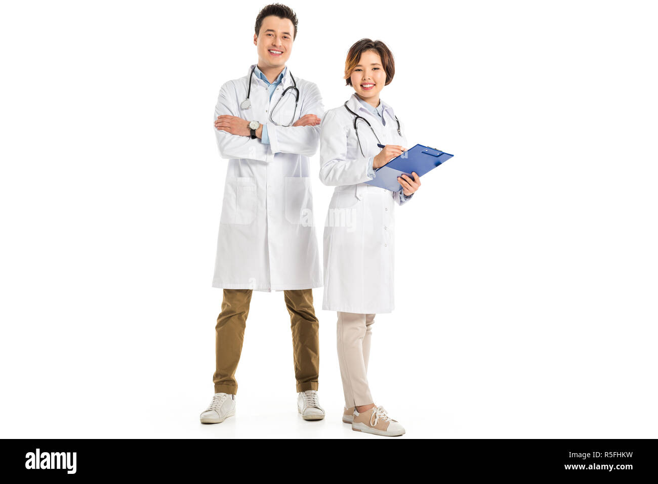 врач женщина и мужик. врач держит мир в руках. врачи мужчина и женщина. врач улыбается. врач женщина и мужик.