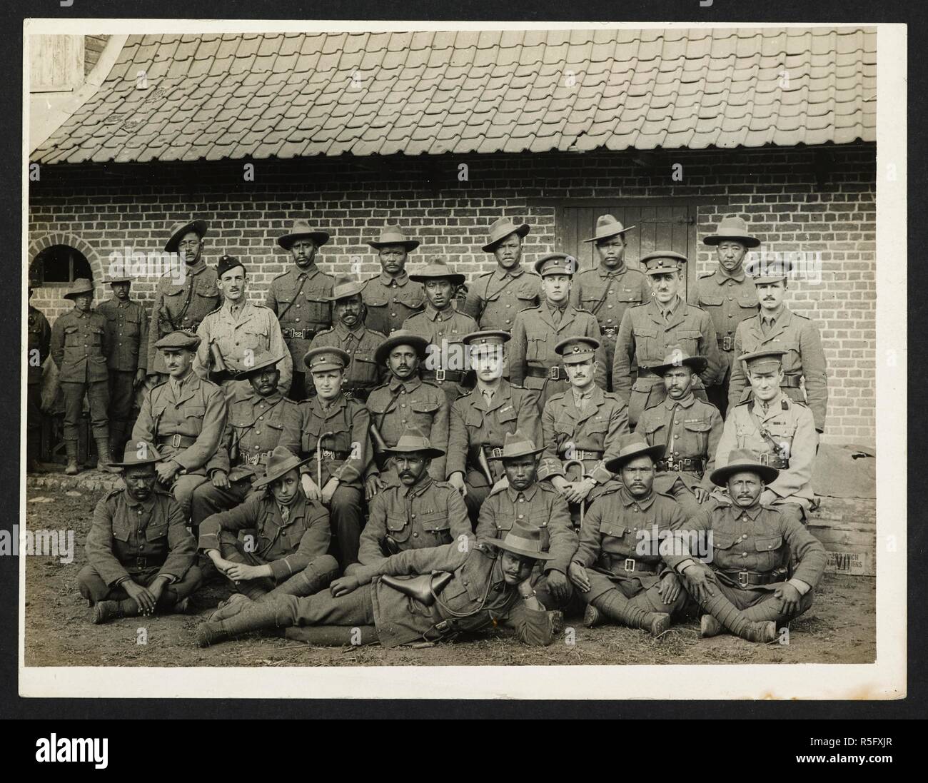 British & Indian officers 9th Gurkhas at their headquarters in France [St Floris]. A group portrait, in uniform, 23rd July 1915. Record of the Indian Army in Europe during the First World War. 20th century, 23rd July 1915. Gelatin silver prints. Source: Photo 24/(59). Author: Girdwood, H. D. Stock Photo