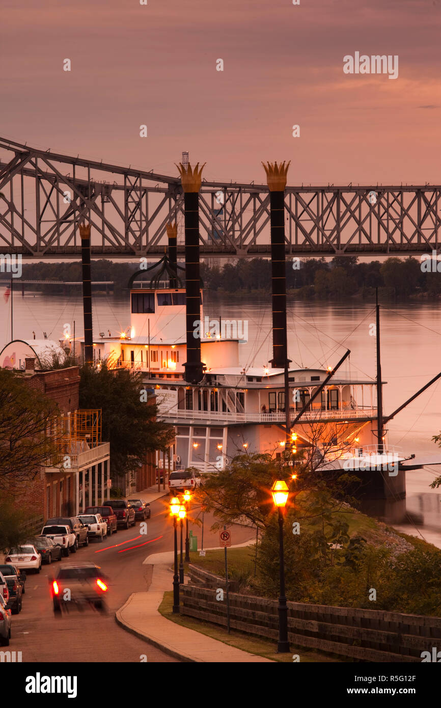 USA, Mississippi, Natchez, Natchez Under the Hill, former red-light area, with Isle of Capri Casino riverboat Stock Photo