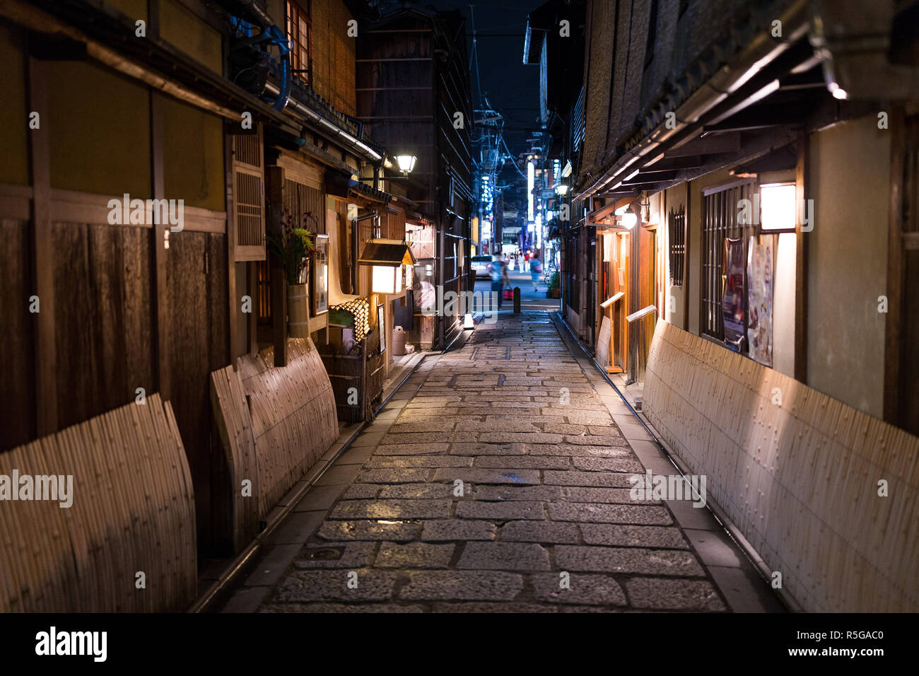 Kyoto old town at night Stock Photo - Alamy