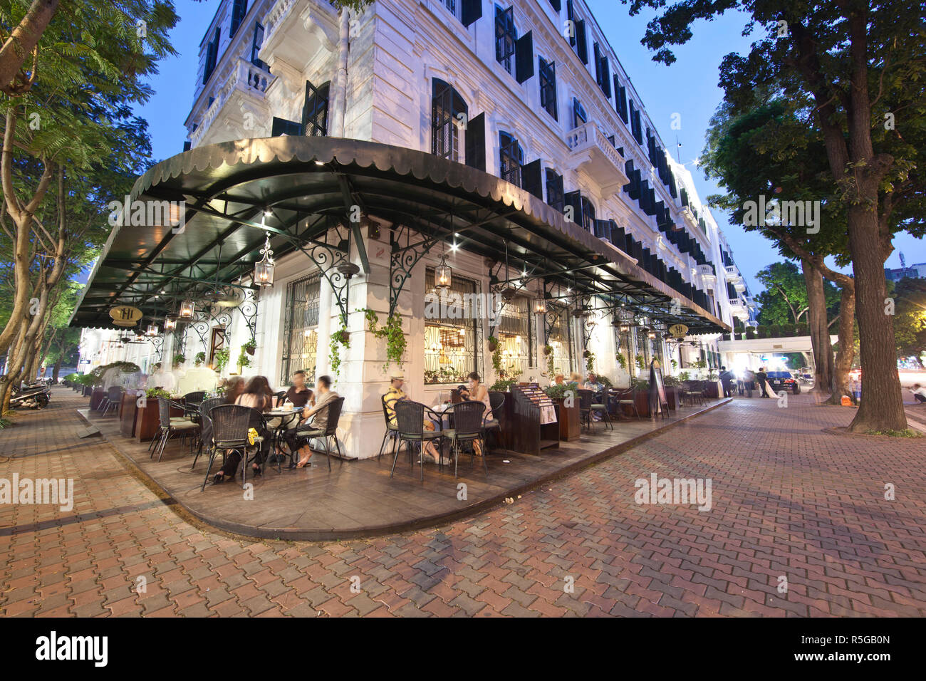 Terrace/pavement cafe, Sofitel Metropole Legend Hotel, Hanoi, Vietnam Stock Photo