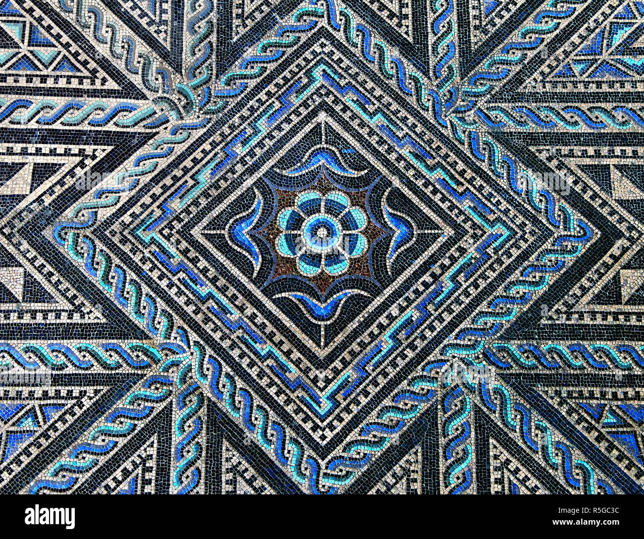 Italian tile mosaics hi-res stock photography and images - Alamy