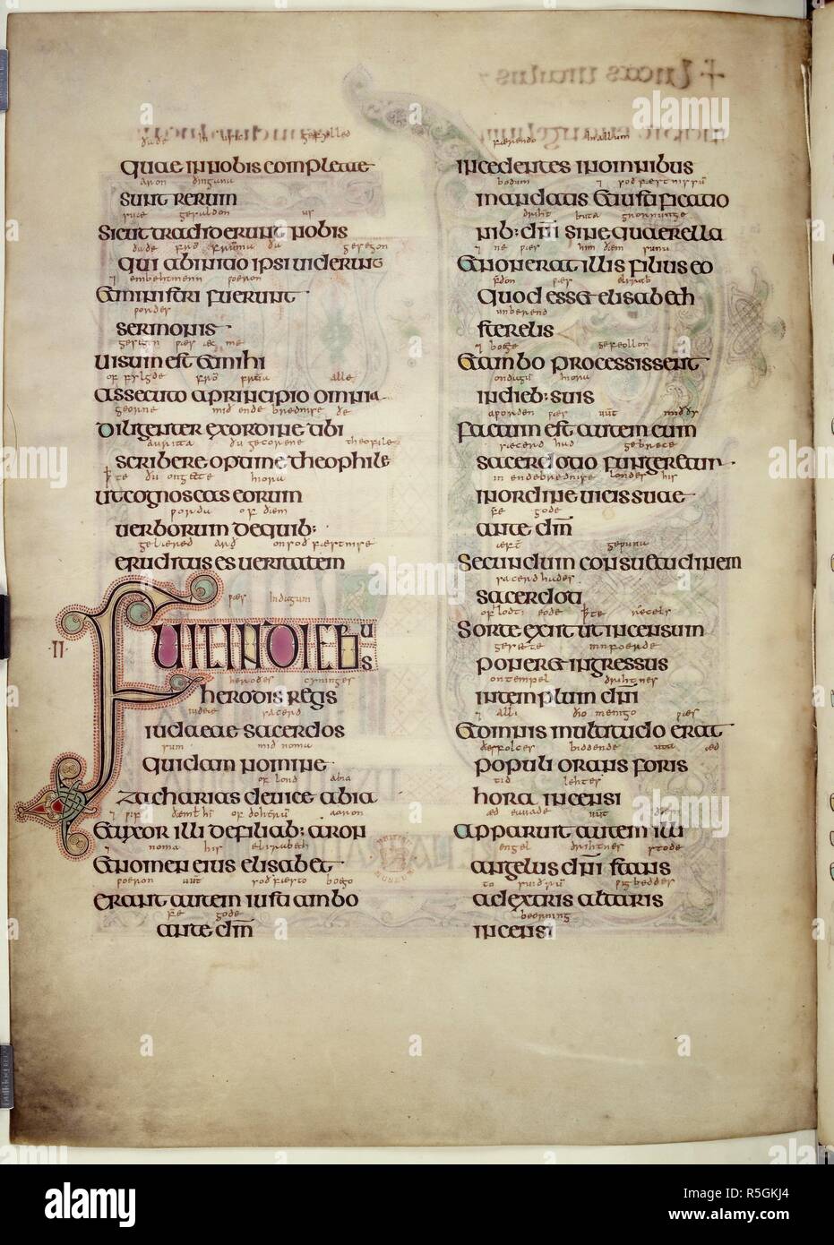 Gospel of St Luke. Lindisfarne Gospels. N.E. England [Lindisfarne]; 710-721. [Whole folio] St Luke's Gospel, chapter 1, verses 1-12. Verse 5 beginning with initial 'F', with interlace decoration  Image taken from Lindisfarne Gospels.  Originally published/produced in N.E. England [Lindisfarne]; 710-721. . Source: Cotton Nero D. IV, f.139v. Language: Latin, with Anglo-Saxon glosses. Stock Photo