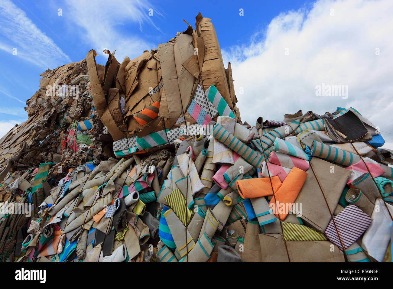 Paper recycling plant hires stock photography and images Alamy
