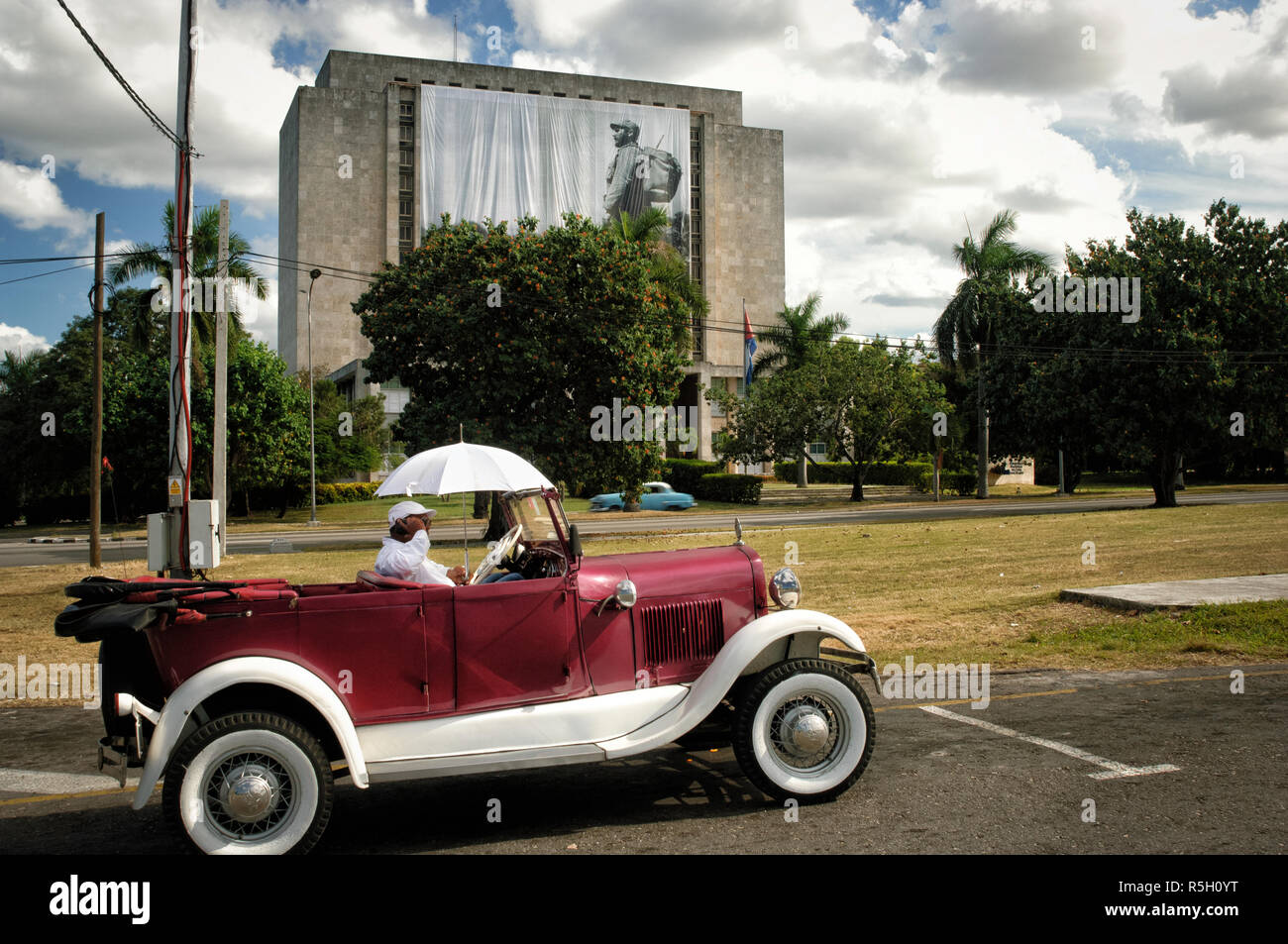 Cuban taxi at the Plaza de la Revolución, days after Fidel Catstro's death. 4 December 2016 Stock Photo