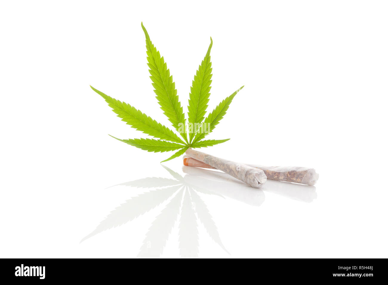 Marijuana joints and leaf Stock Photo Alamy
