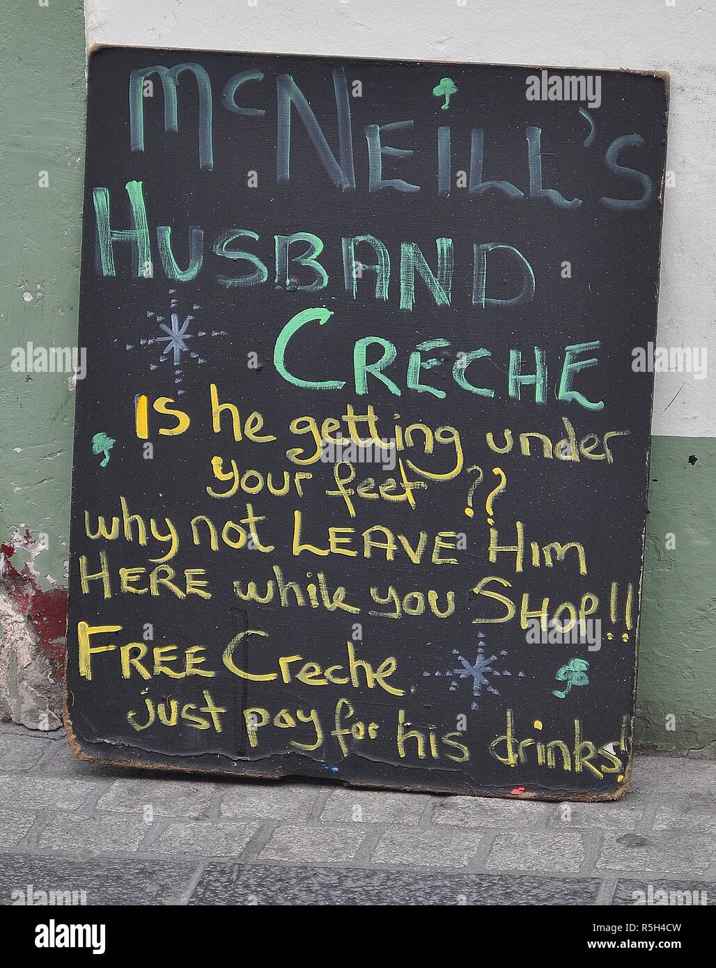 AMUSING 'HUSBAND CRECHE' SIGNBOARD OUTSIDE A PUB IN STORNOWAY, ISLE OF LEWIS, SCOTLAND. Stock Photo