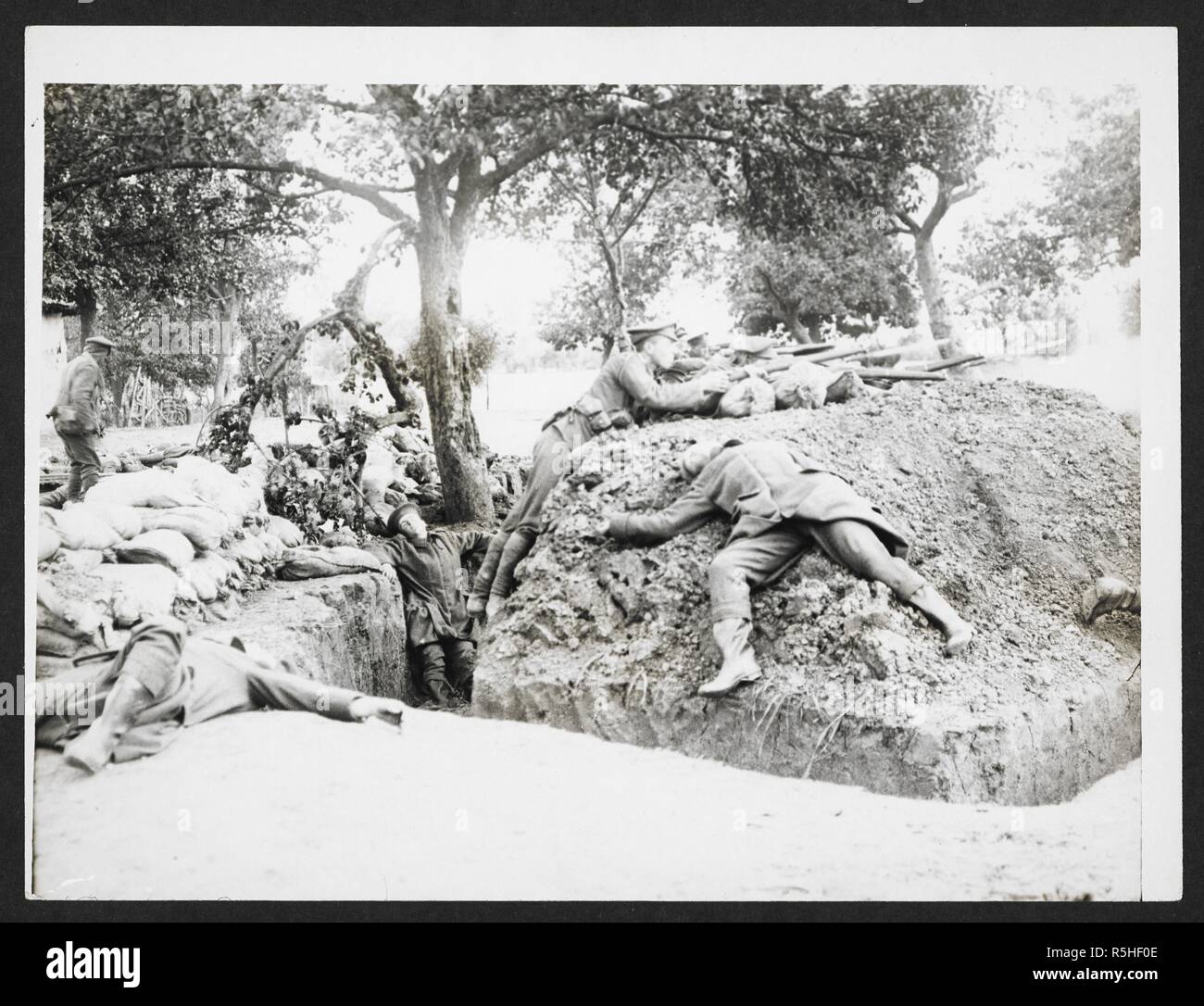Dead bodies wwi hires stock photography and images Alamy