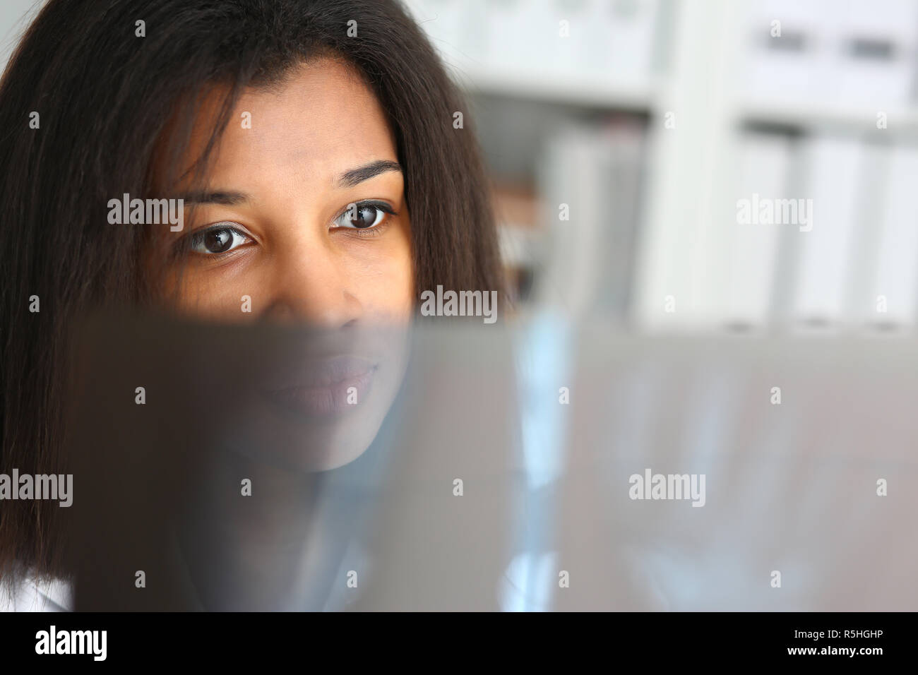 Black female doctor x ray hi-res stock photography and images - Alamy