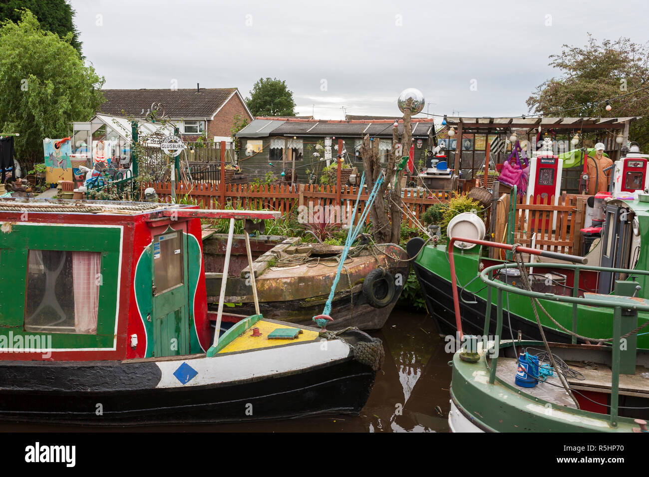 Canalside kitsch: Charity Dock on the Coventry Canal, Bedworth, Warwickshire, England, UK (WOP) Stock Photo
