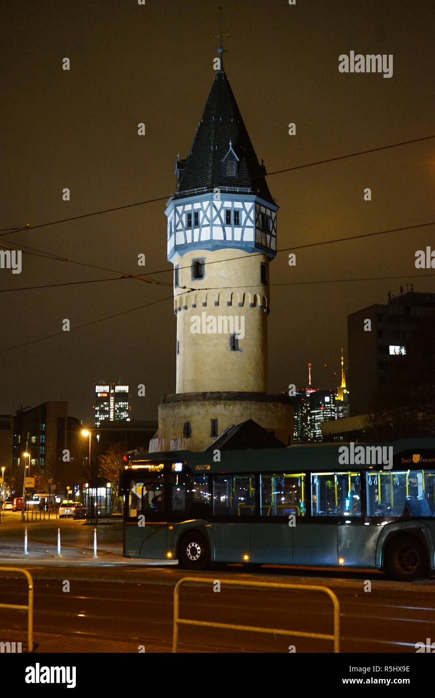 Bockenheimer Warte bei Nacht, Frankfurt am Main, Deutschland Stock Photo