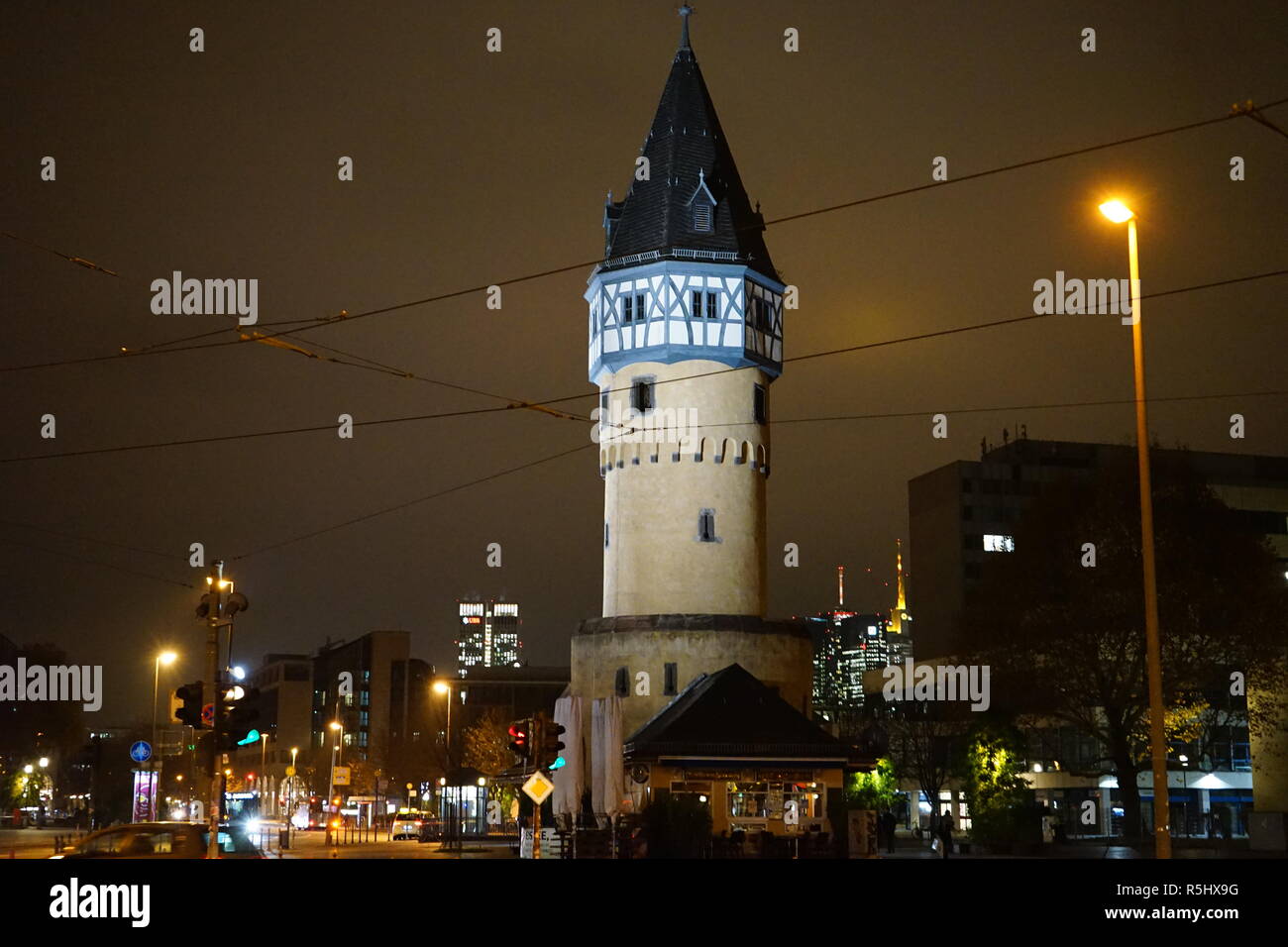 Bockenheimer Warte bei Nacht, Frankfurt am Main, Deutschland Stock Photo