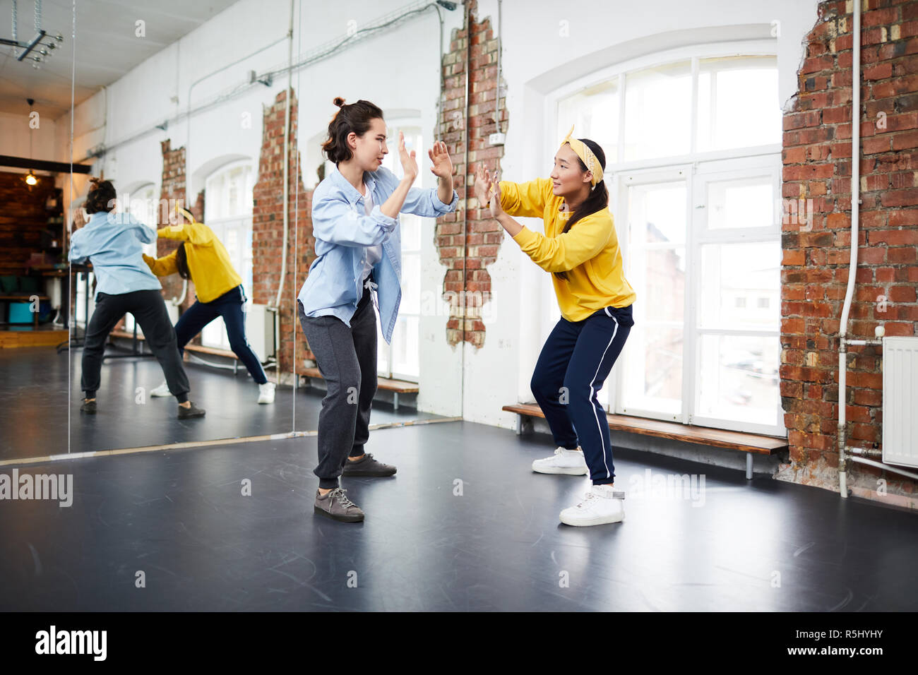 Hip hop training Stock Photo Alamy