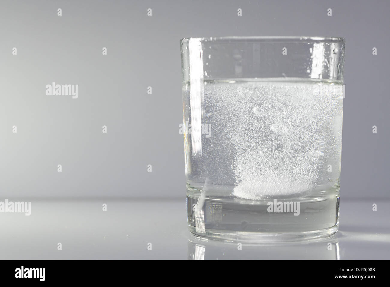 Dissolvable aspirin hires stock photography and images Alamy