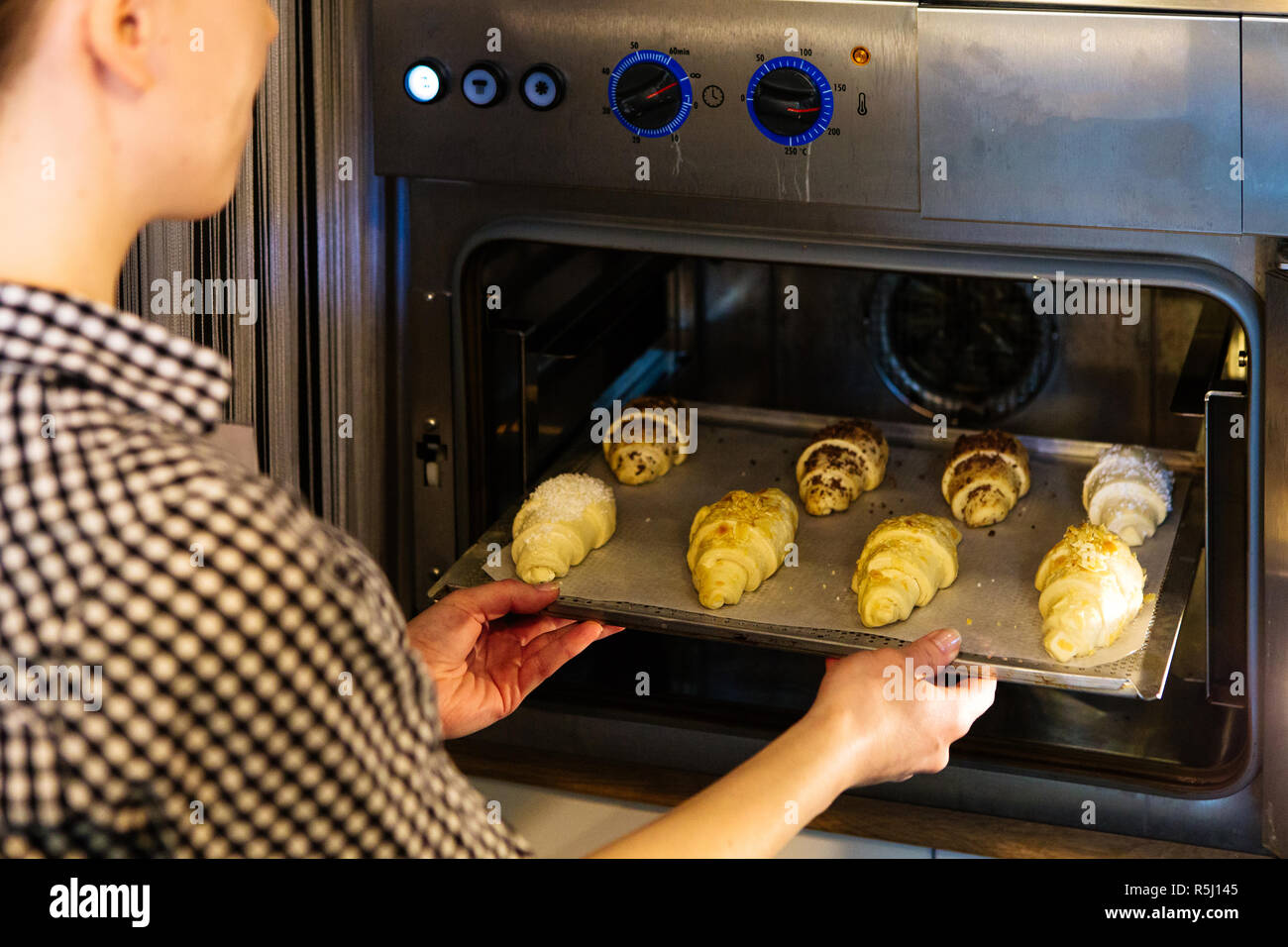 Put In Oven High Resolution Stock Photography and Images Alamy