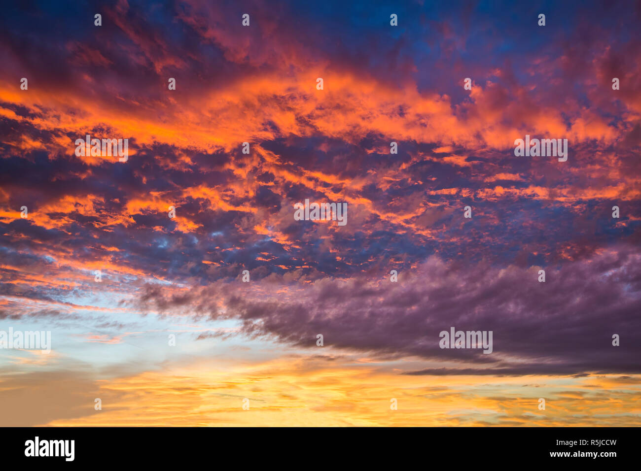 Sunrise paints sky orange hi-res stock photography and images - Alamy