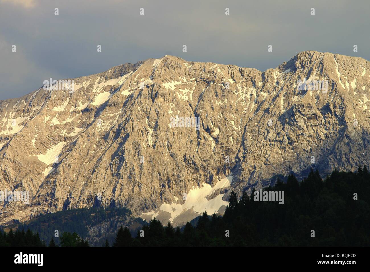 pinnacle in the german wetterstein mountains Stock Photo Alamy