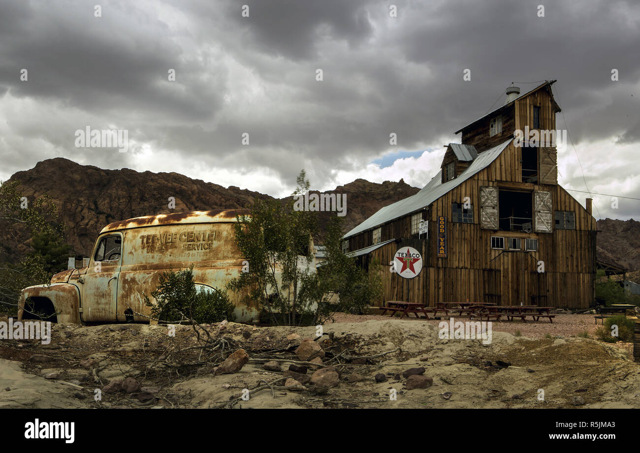 Nelson, Nevada, USA. 17th May, 2017. One of the old barns and abandoned