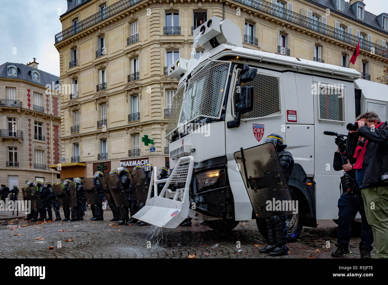 Paris, France. 1st December, 2018.  Police forces during the Gilets Jaunes, Yellow Vests protest against Macron politic. Credit: Guillaume Louyot/Alamy Live News Stock Photo