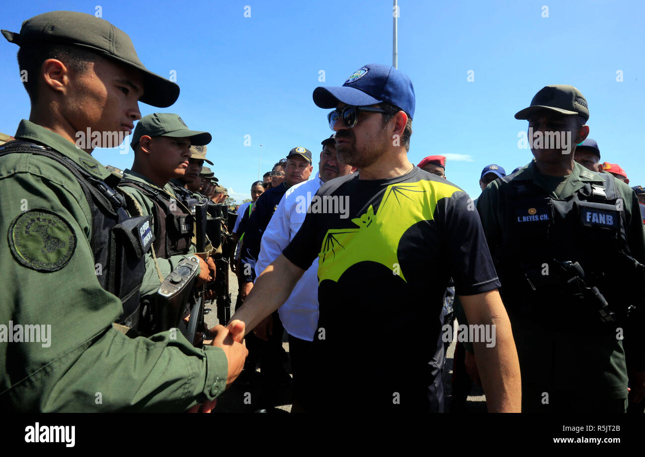 Valencia, Carabobo, Venezuela. 1st Dec, 2018. December 01, 2018. Rafael Lacava (c) governor of Carabobo state, clash hands with a military, during the start-up of the security operation Safe Christmas, in Valencia, Carabobo state. Photo: Juan Carlos Hernandez Credit: Juan Carlos Hernandez/ZUMA Wire/Alamy Live News Stock Photo