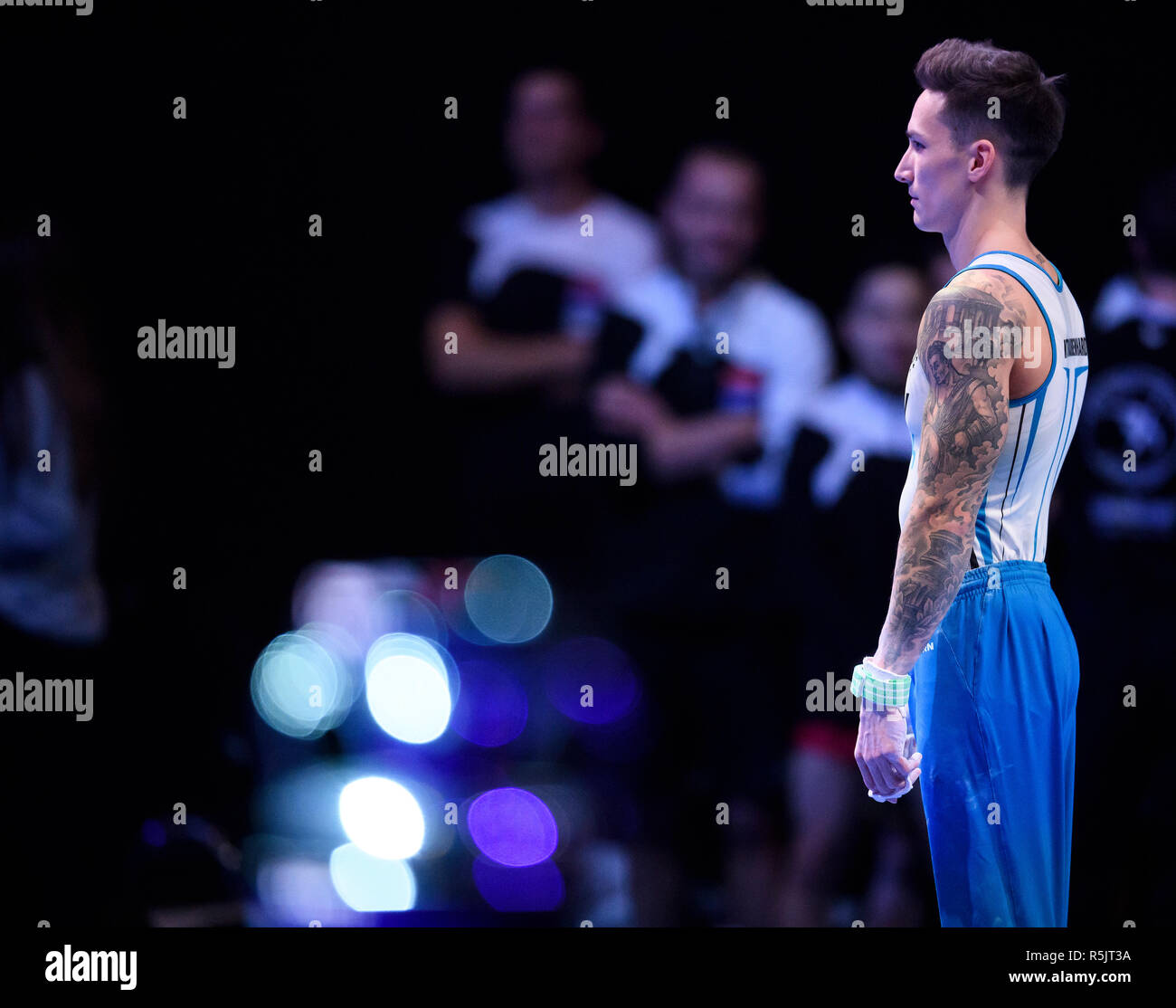 Marcel Nguyen (KTV Straubenhardt) before the practice on the horizontal bar, in the foreground the championship trophy. GES/Gymnastics/1st Bundesliga: DTL Final, 01.12.2018 - | usage worldwide Stock Photo