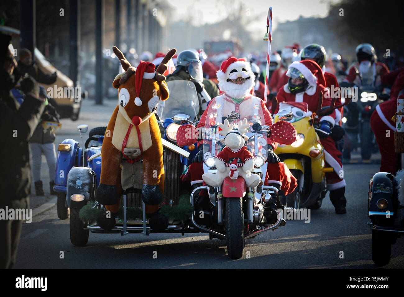 Warsaw, Poland. 1st Dec, 2018. A motorcade with motorcyclists dressed as  Santa Claus is seen in Warsaw, Poland, on Dec. 1, 2018. Every year Santa on  Motorcycle attracts thousands of motorcycle enthusiasts