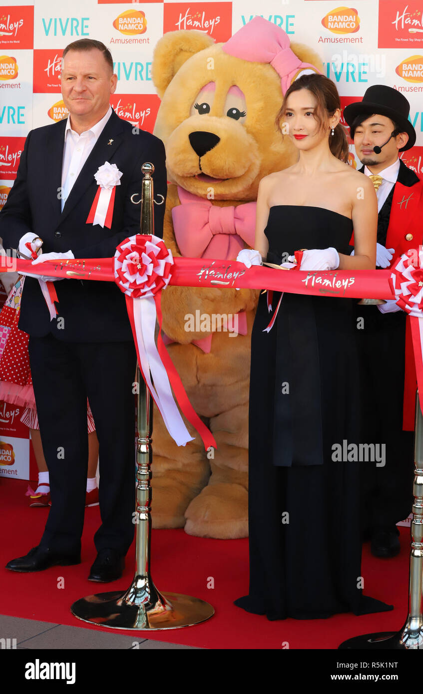 Friday. 30th Nov, 2018. November 30 2018, Yokohama, Japan - British toy store chain Hamleys CEO Ralph Cunningham (L) and Japanese model Saeko cut a ribbon for the opening of Hamleys' first shop in Japan in Yokohama, suburban Tokyo on Friday, November 30, 2018. London's largest and oldest toy store Hamleys opened a 3,000 square meters large shop in Yokohama's shopping mall World Porters. Credit: Yoshio Tsunoda/AFLO/Alamy Live News Stock Photo