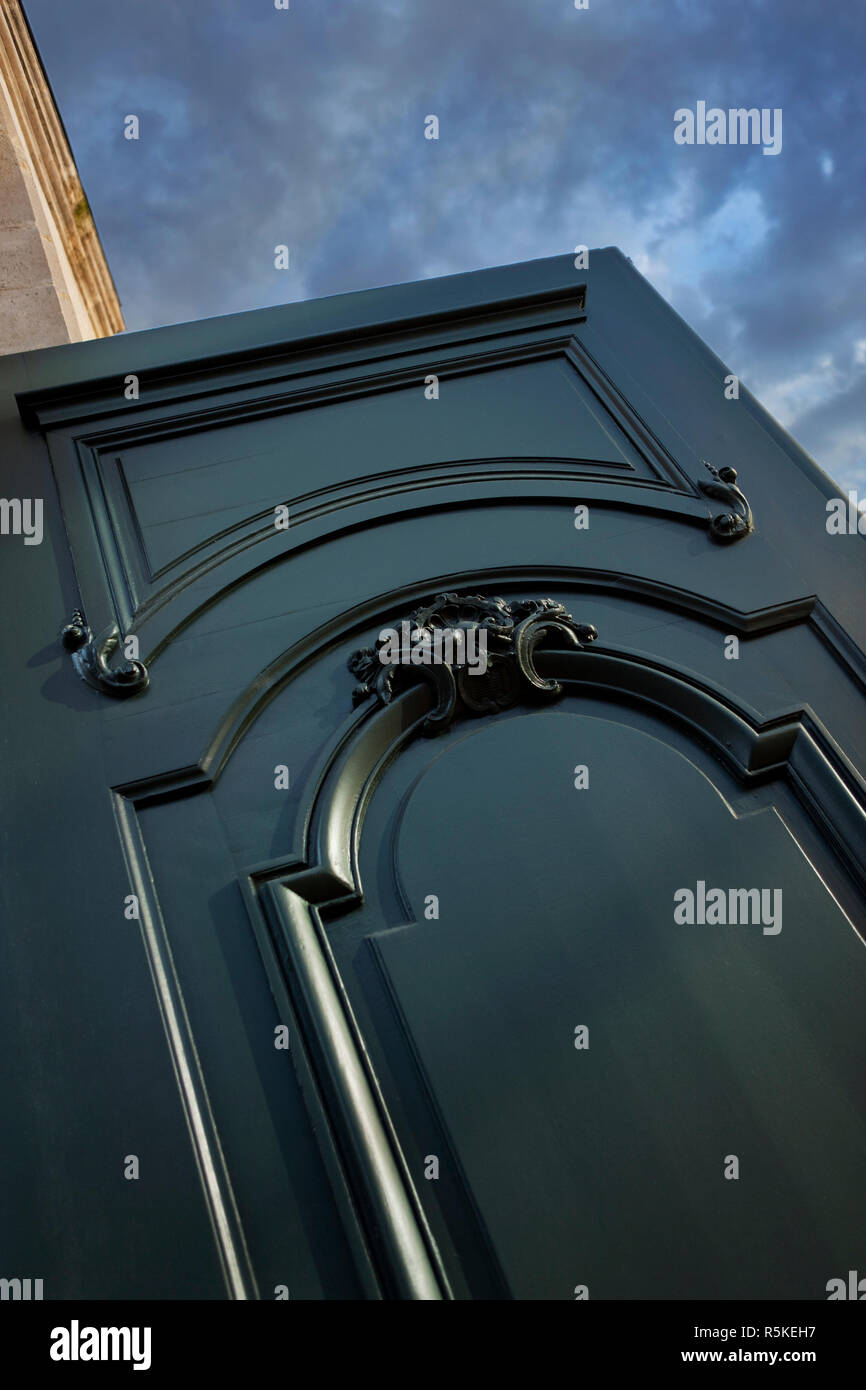 Door open and sky Stock Photo - Alamy