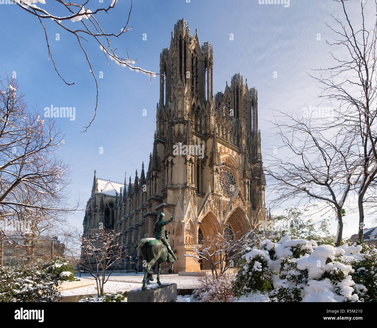 Beautiful Snow In Reims City Center Champagne Region France Stock Photo Alamy Beautiful Snow In Reims City Center Champagne Region France Stock Photo Alamy