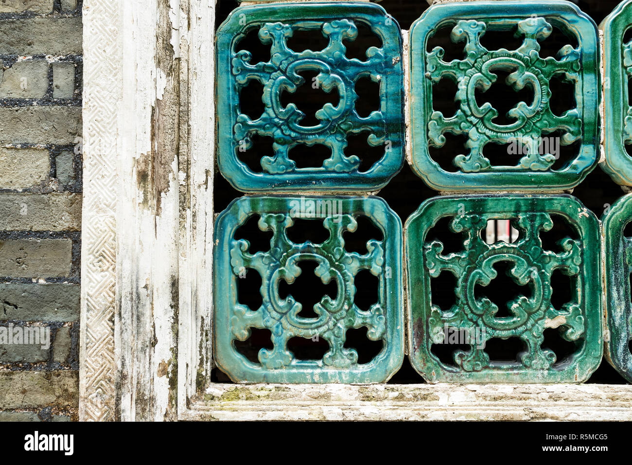 Traditional Chinese window pattern Stock Photo - Alamy