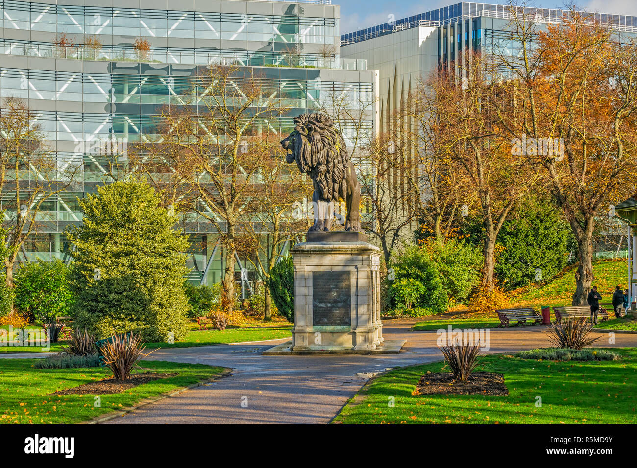 Snarling Lion Statue Stock Photos & Snarling Lion Statue Stock Images