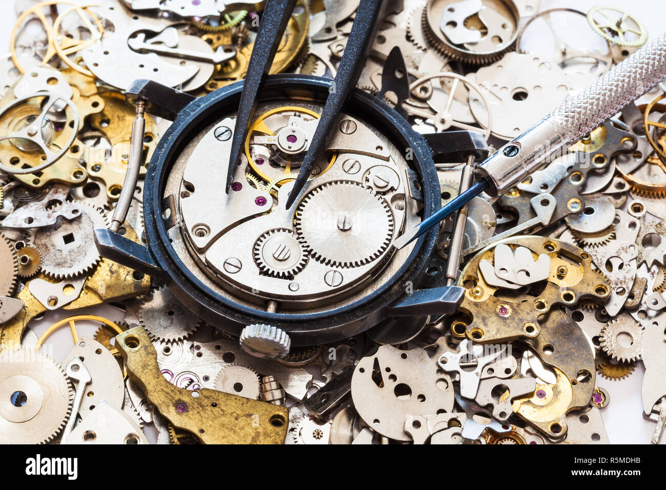 работа в нижнем новгороде вакансии для мужчин отделочника. заменить картинку часов. часы и часовщик. фирма y занимается ремонтом часов найдите. механизм швейцарских часов.