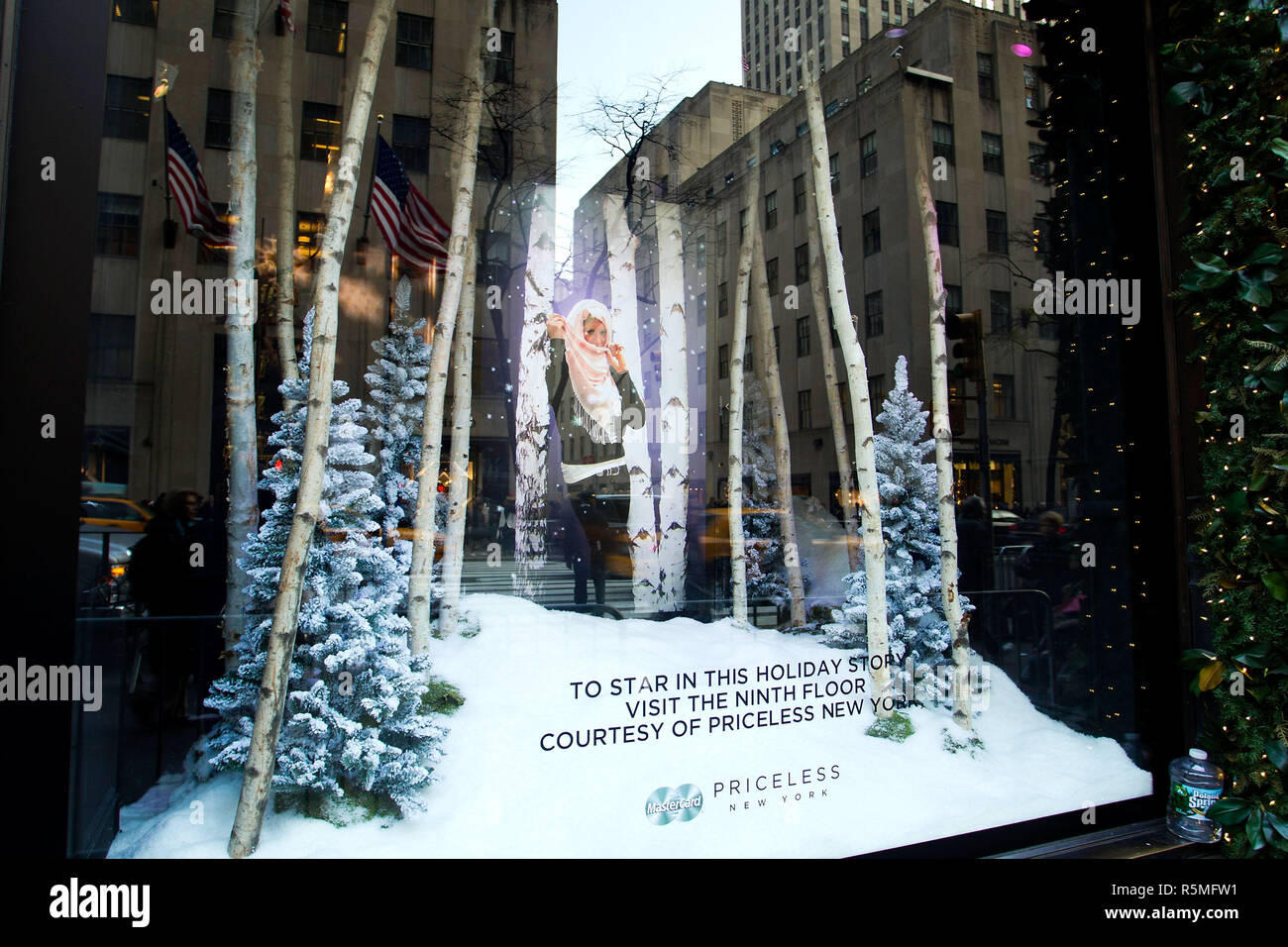 NYC'S Christmas Windows, 2018