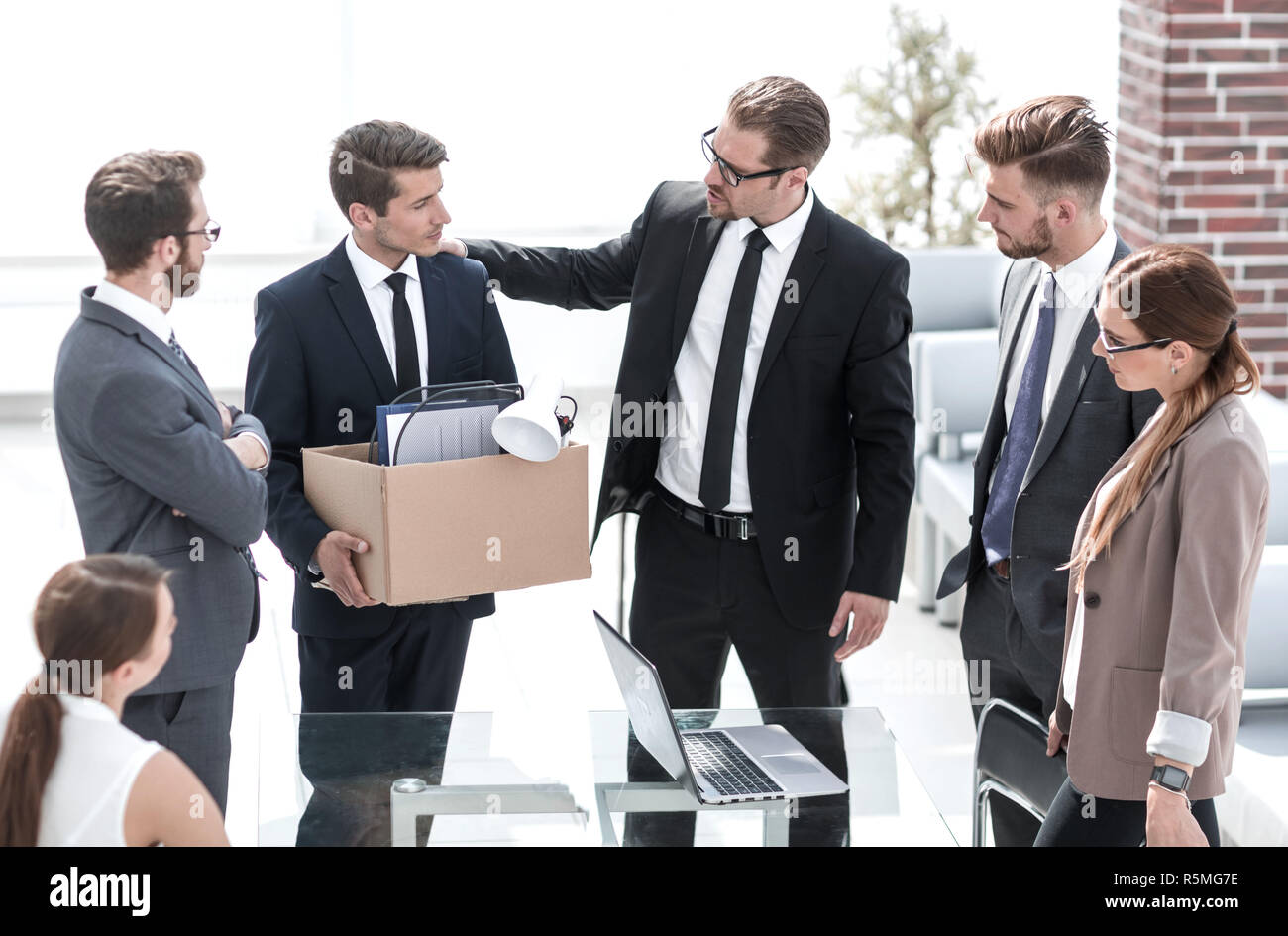 радость увольнения. уволился с работы. когда уволился с работы. я увольняюсь мем. увольнение работника.