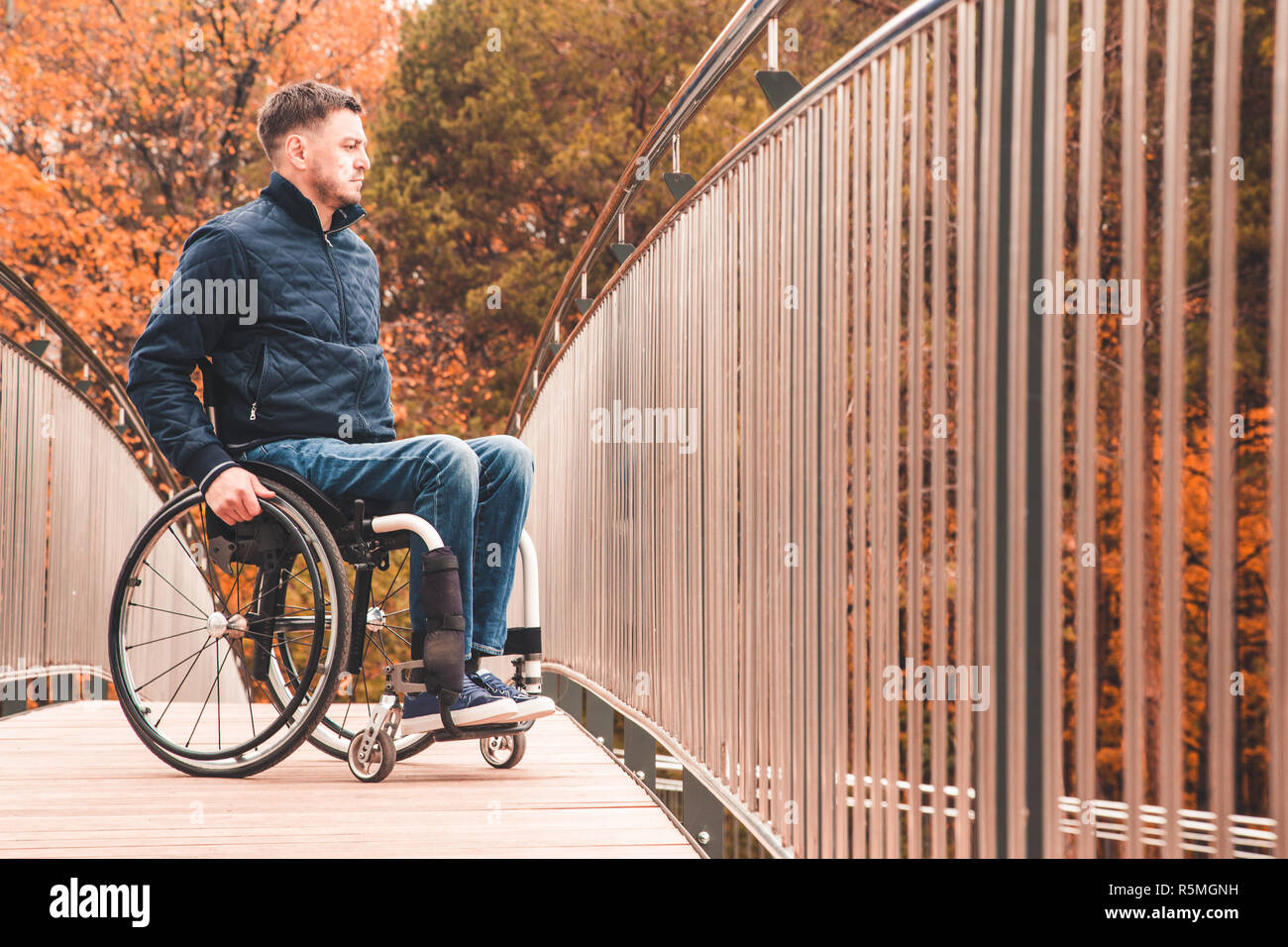 Man in a wheelchair use a wheelchair ramp Stock Photo - Alamy