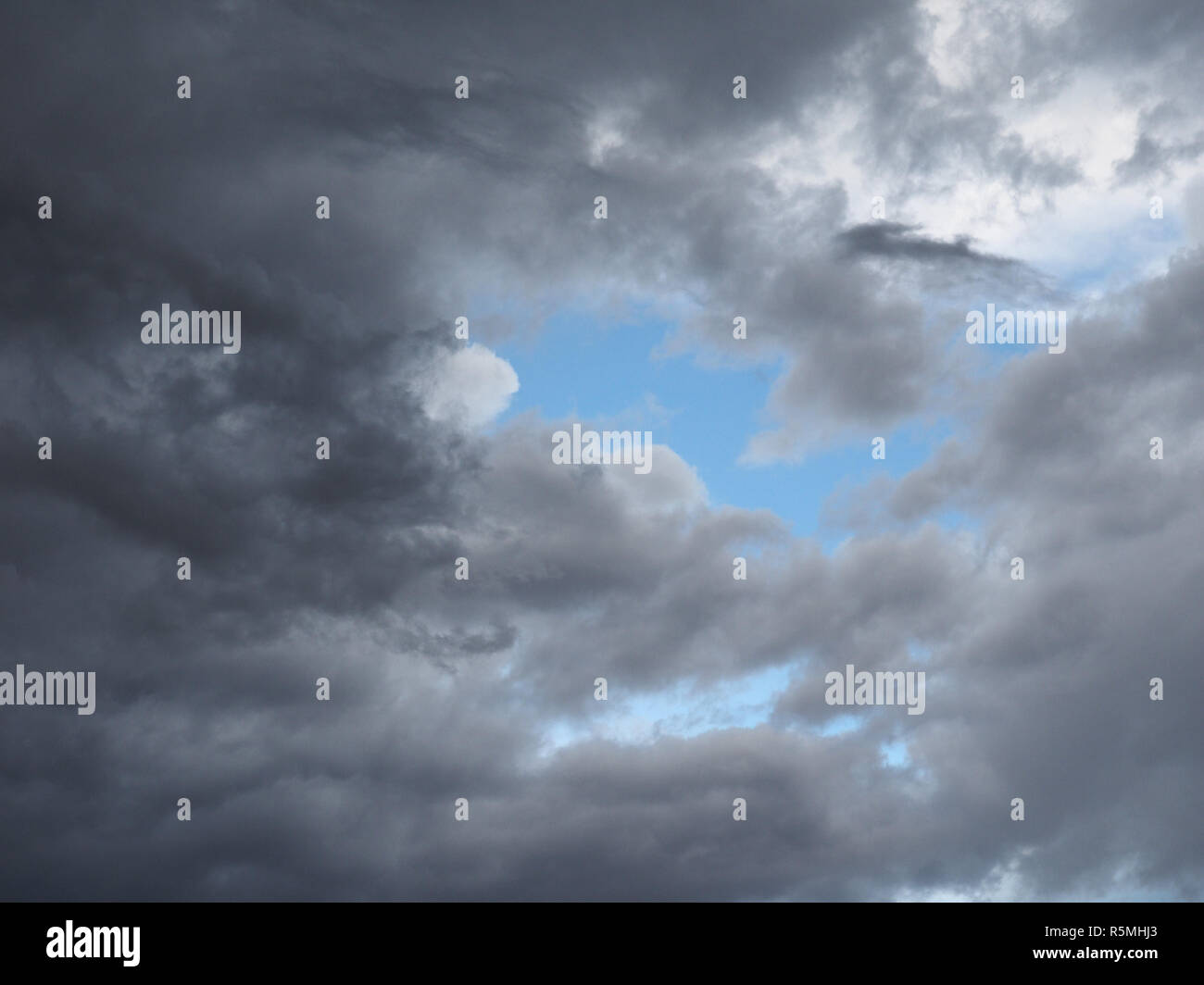 dark blue sky with clouds background Stock Photo - Alamy