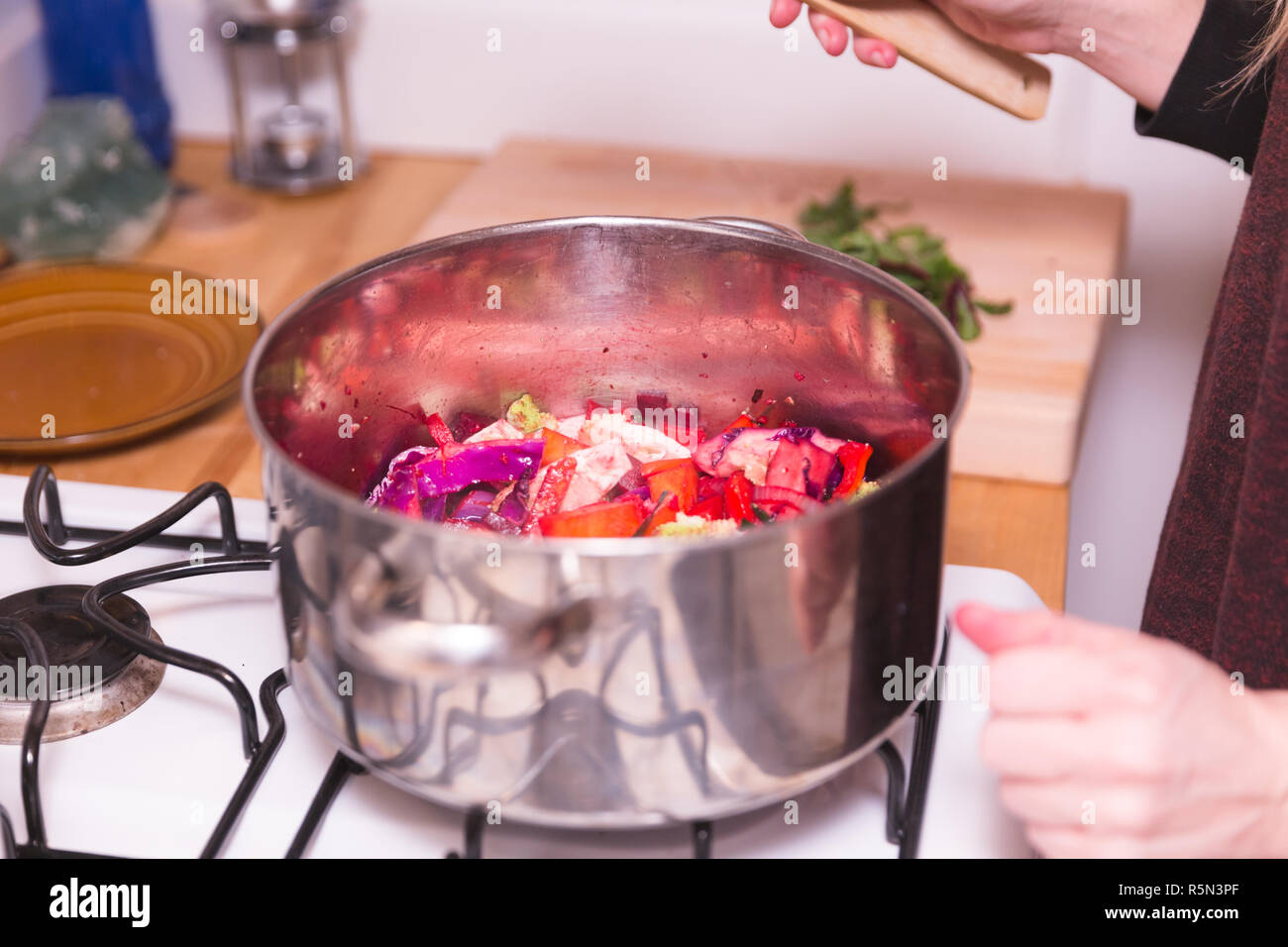 Cooking on gas hires stock photography and images Alamy