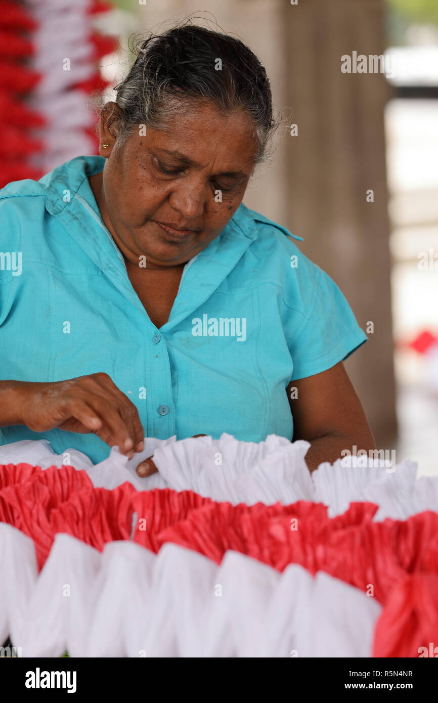 worker and manual labor in sri lanka Stock Photo Alamy