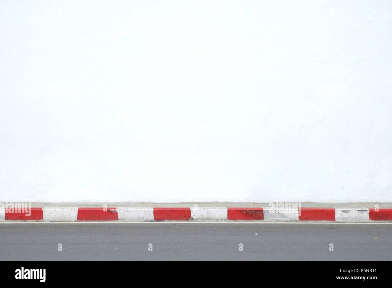 Footpath Road Side Red And White Strip On The Edge Meaning No