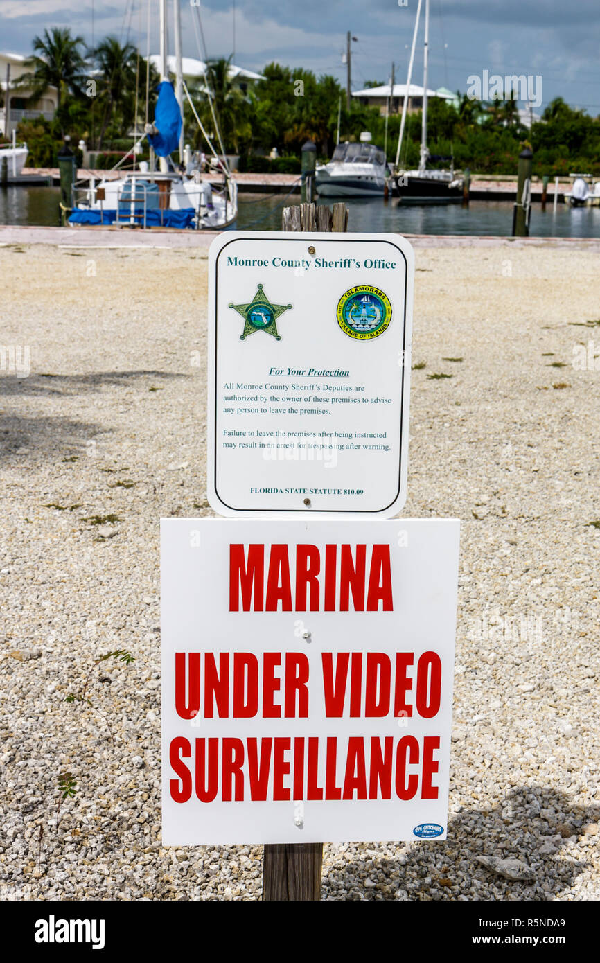 Florida Florida Keys,Islamorada,US highway Route 1,Overseas Highway,sign,private marina,warning,under video surveillance,Monroe County Sheriff's Offic Stock Photo