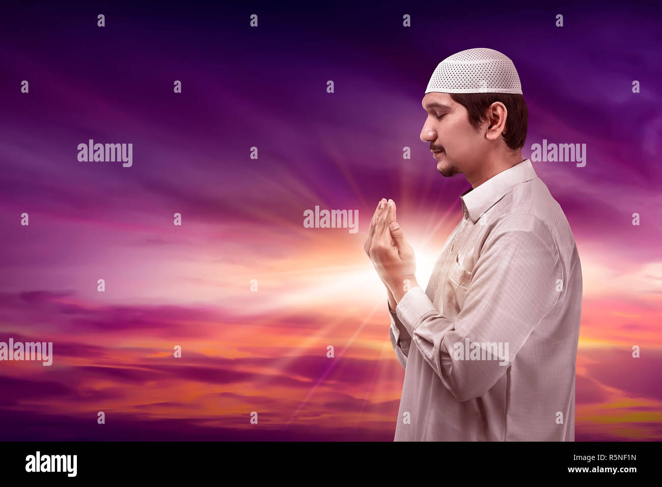 Young asian muslim man praying Stock Photo - Alamy